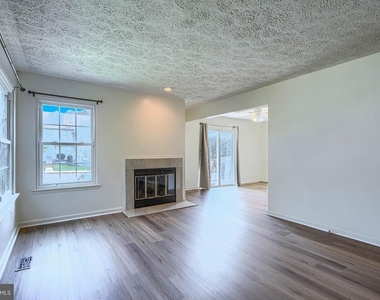 412 Darby Lane - Photo Thumbnail 7