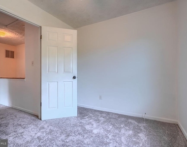 412 Darby Lane - Photo Thumbnail 22
