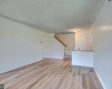 412 Darby Lane - Photo Thumbnail 9