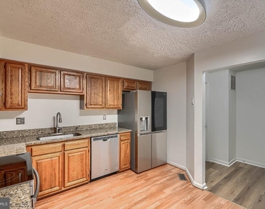 412 Darby Lane - Photo Thumbnail 11