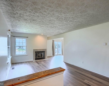 412 Darby Lane - Photo Thumbnail 2