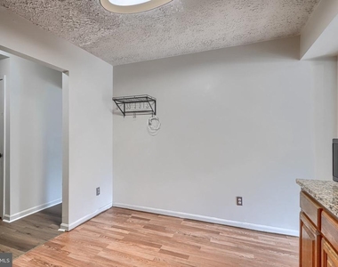 412 Darby Lane - Photo Thumbnail 16