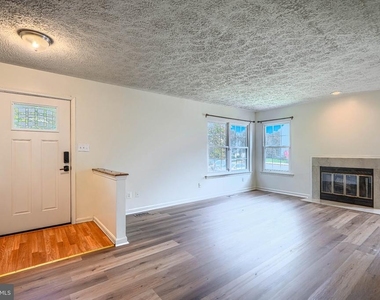 412 Darby Lane - Photo Thumbnail 6