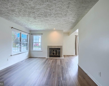 412 Darby Lane - Photo Thumbnail 5