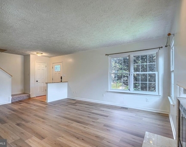 412 Darby Lane - Photo Thumbnail 12