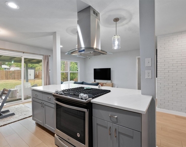 9107 Shepard Dr - Photo Thumbnail 6
