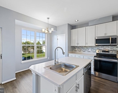 113 Lavenport Circle - Photo Thumbnail 8