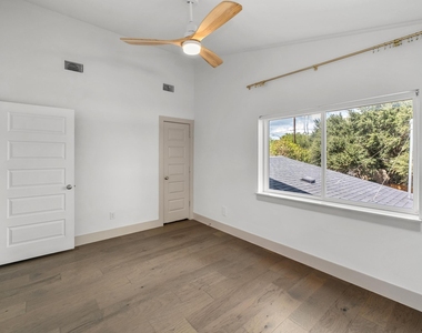 6503 Felix Ave - Photo Thumbnail 15