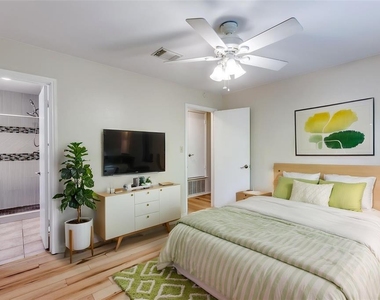1121 Peggotty Pl - Photo Thumbnail 16