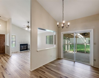 1121 Peggotty Pl - Photo Thumbnail 5