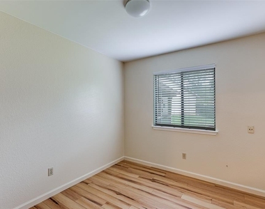 1121 Peggotty Pl - Photo Thumbnail 19