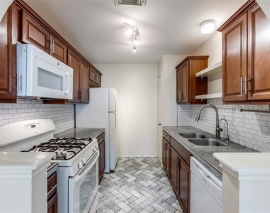 1121 Peggotty Pl - Photo Thumbnail 11