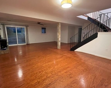 8677 Valley Drive - Photo Thumbnail 10
