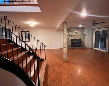 8677 Valley Drive - Photo Thumbnail 9