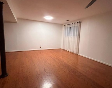 8677 Valley Drive - Photo Thumbnail 11