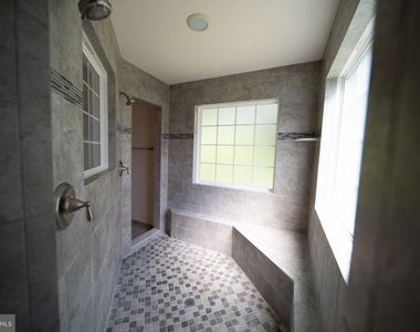 7356 Tottenham Drive - Photo Thumbnail 16