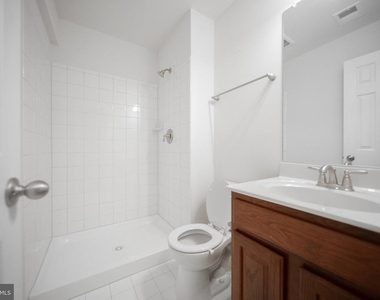 7356 Tottenham Drive - Photo Thumbnail 43