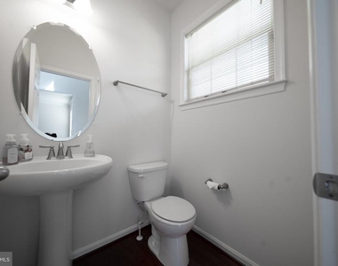 7356 Tottenham Drive - Photo Thumbnail 11