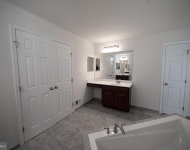 7356 Tottenham Drive - Photo Thumbnail 19