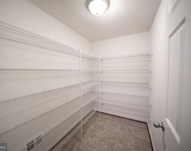 7356 Tottenham Drive - Photo Thumbnail 10