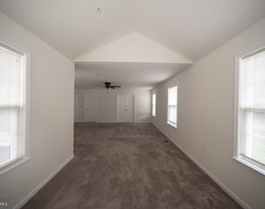 7356 Tottenham Drive - Photo Thumbnail 21