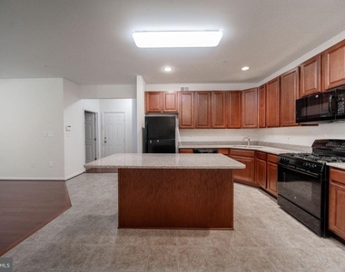 7356 Tottenham Drive - Photo Thumbnail 6
