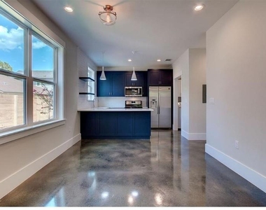 2821 Castro St - Photo Thumbnail 12