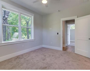 2821 Castro St - Photo Thumbnail 21