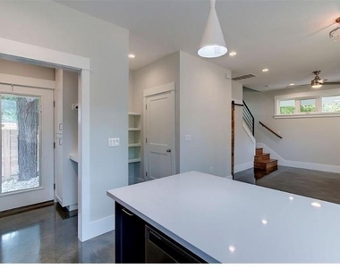 2821 Castro St - Photo Thumbnail 24
