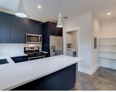 2821 Castro St - Photo Thumbnail 9