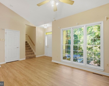 427 Lessin Drive - Photo Thumbnail 3