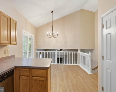 427 Lessin Drive - Photo Thumbnail 11