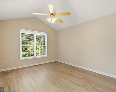 427 Lessin Drive - Photo Thumbnail 15