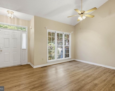 427 Lessin Drive - Photo Thumbnail 5