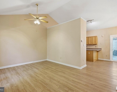427 Lessin Drive - Photo Thumbnail 2
