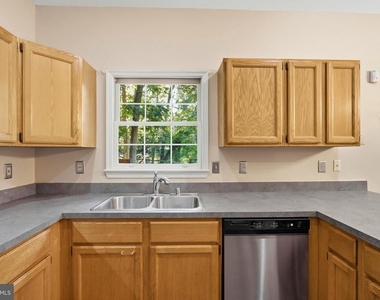 427 Lessin Drive - Photo Thumbnail 10