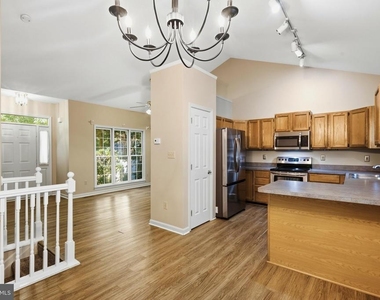 427 Lessin Drive - Photo Thumbnail 7