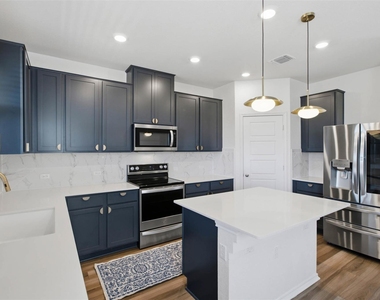 4605 Colmar Dr - Photo Thumbnail 15