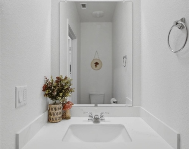 4605 Colmar Dr - Photo Thumbnail 4