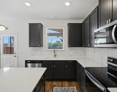 4605 Colmar Dr - Photo Thumbnail 17