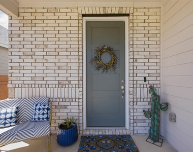 4605 Colmar Dr - Photo Thumbnail 2