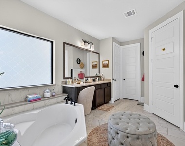 2518 Sunset Vista Cir - Photo Thumbnail 20