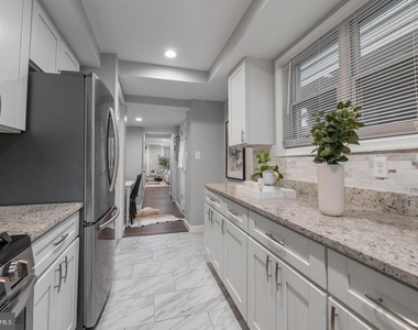 607 S Durham Street - Photo Thumbnail 7