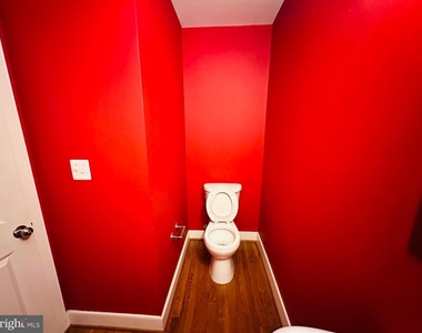429 E Lanvale Street E - Photo Thumbnail 5
