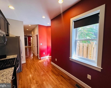 429 E Lanvale Street E - Photo Thumbnail 4