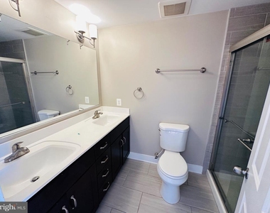 429 E Lanvale Street E - Photo Thumbnail 15