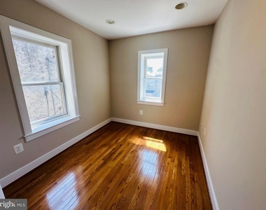 429 E Lanvale Street E - Photo Thumbnail 7