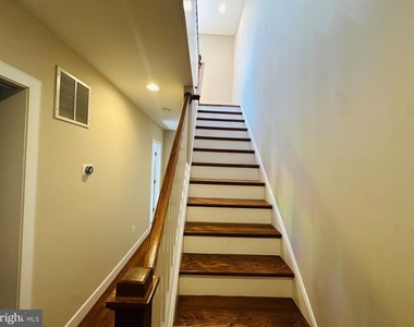 429 E Lanvale Street E - Photo Thumbnail 13