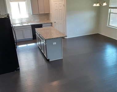 504 Coffee Berry Dr - Photo Thumbnail 10