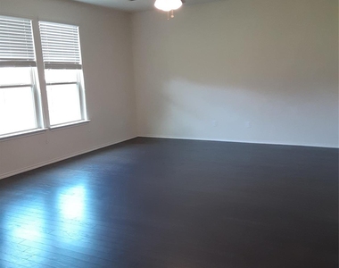 504 Coffee Berry Dr - Photo Thumbnail 11